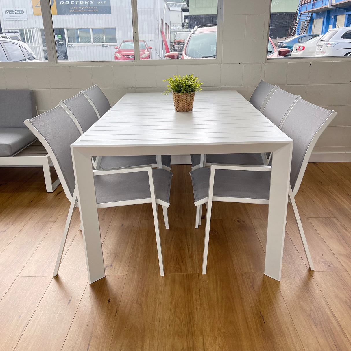 ICARIA Outdoor Dining - White