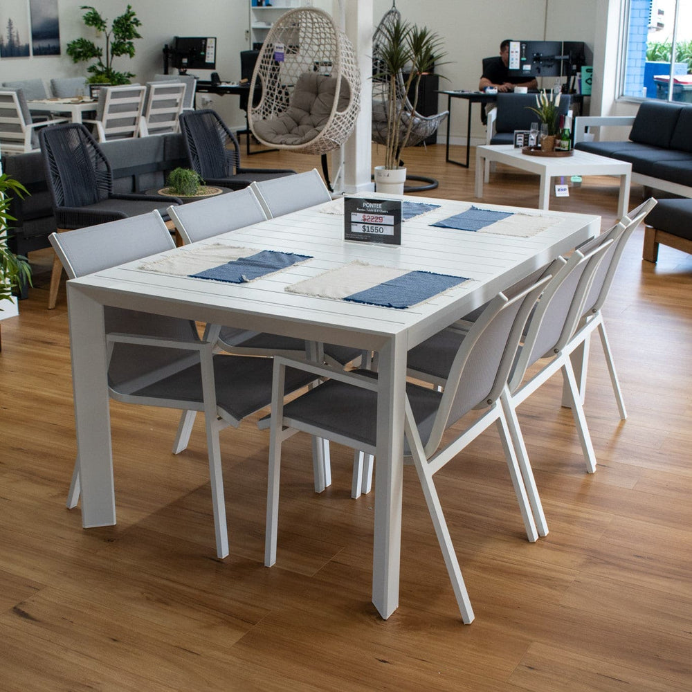 PONTEE Outdoor Dining Table & Chairs